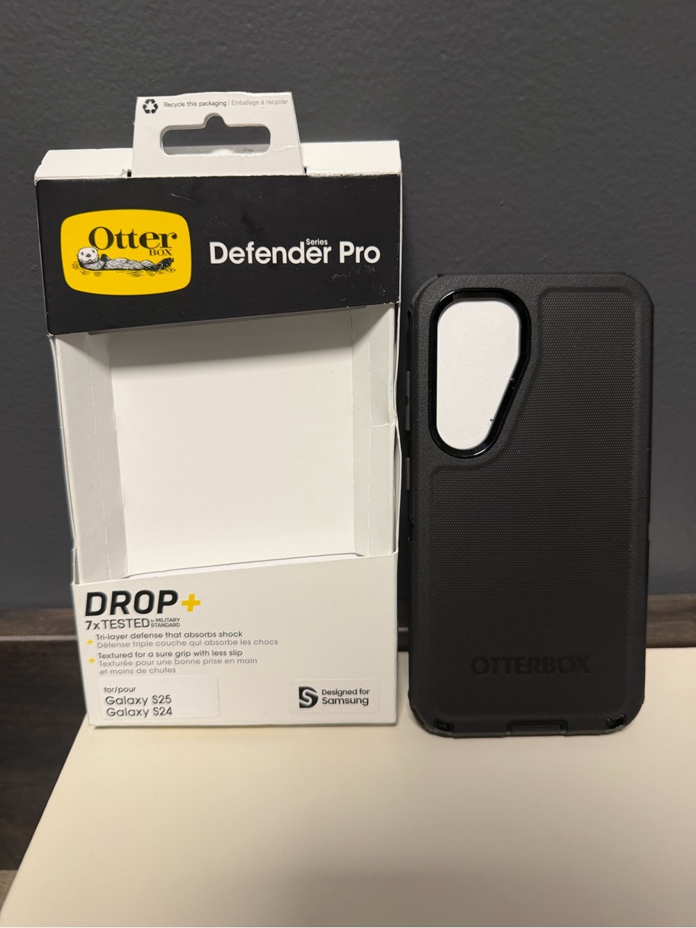OtterBox Defender Pro for Samsung Galaxy S24 / S25 Black NWT